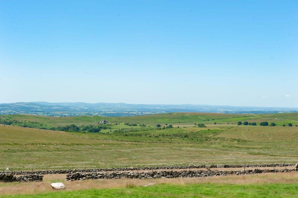 Dartmoor Barn On North Hessary Tor Villa Yelverton Exteriör bild